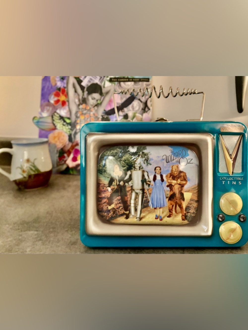 Wizard of Oz Retro TV Tin Lunchbox – Vandor Collectible – Vintage Style